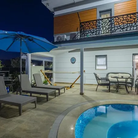 빌라 Secluded Luxurious With Pool In