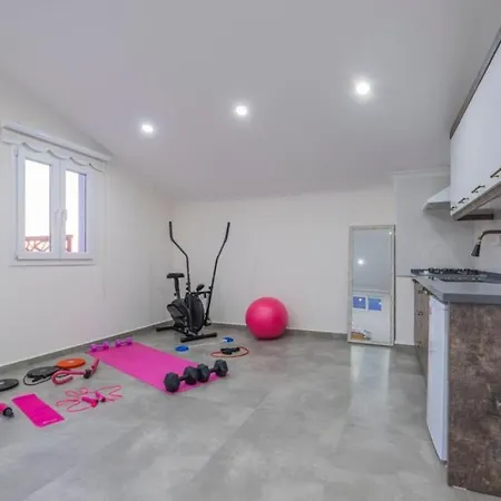 Secluded Luxurious With Pool In * 페티예